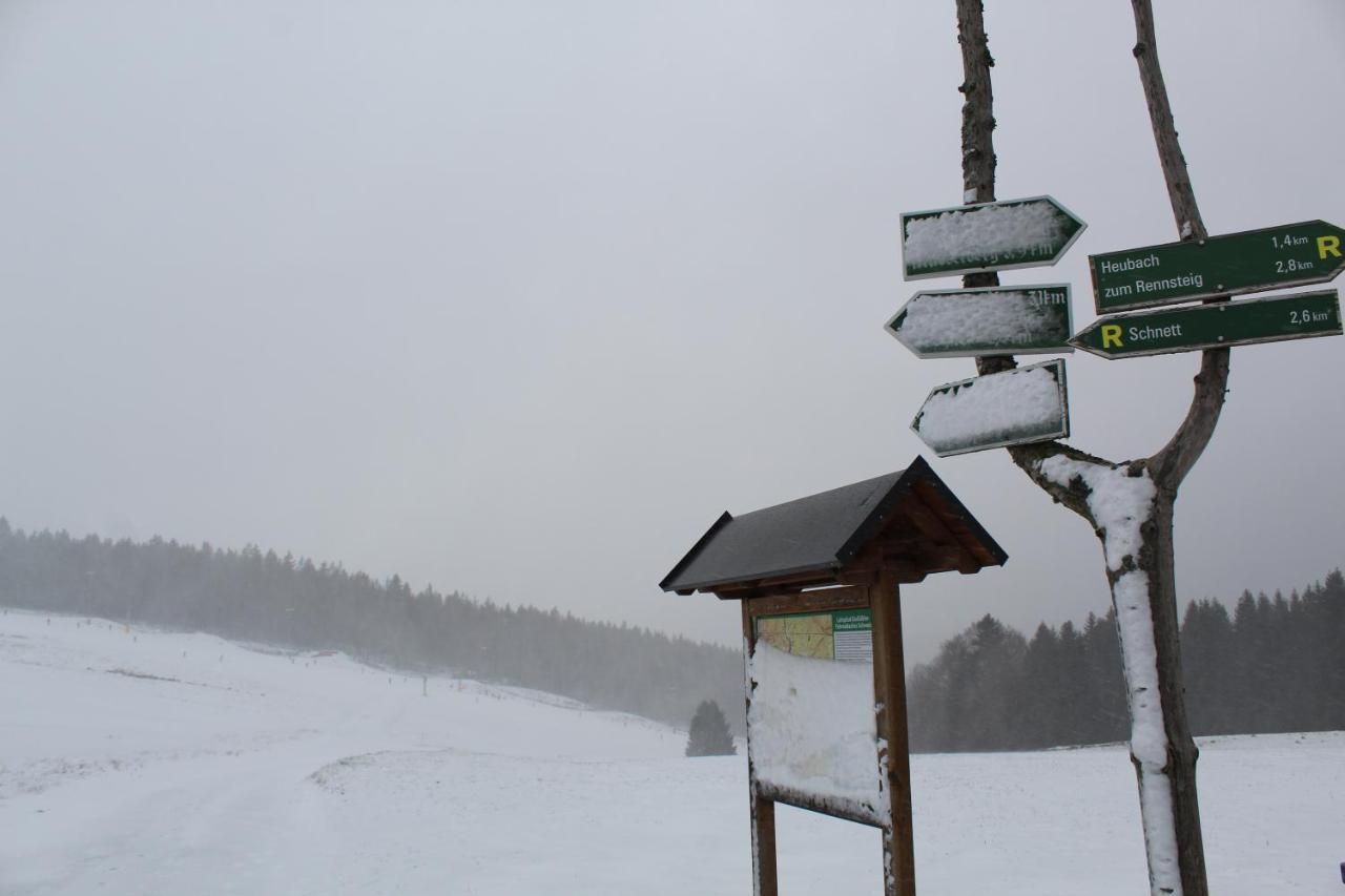 Gasthof & Pension "Schwarzer Adler" マッサーベルク エクステリア 写真