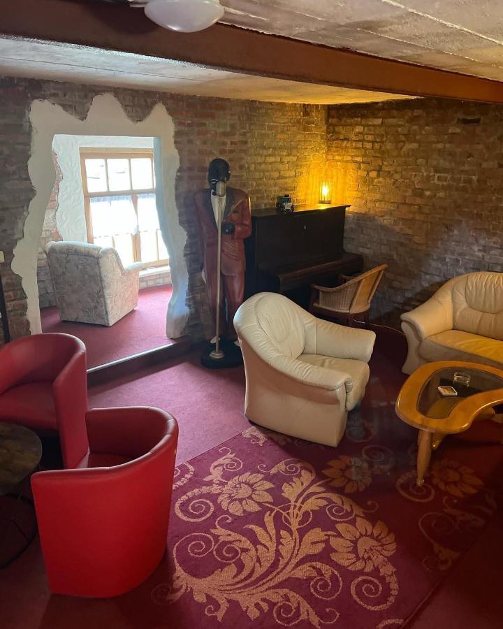 Gasthof & Pension "Schwarzer Adler" マッサーベルク エクステリア 写真