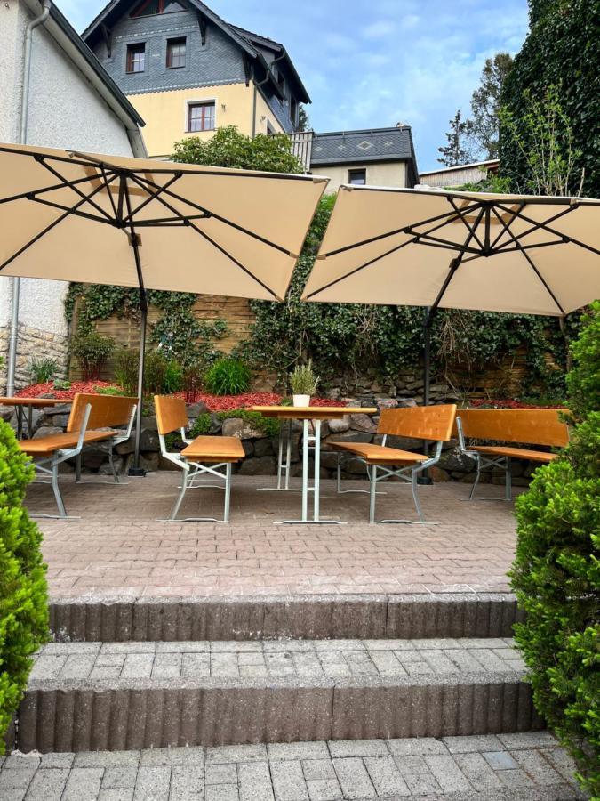 Gasthof & Pension "Schwarzer Adler" マッサーベルク エクステリア 写真