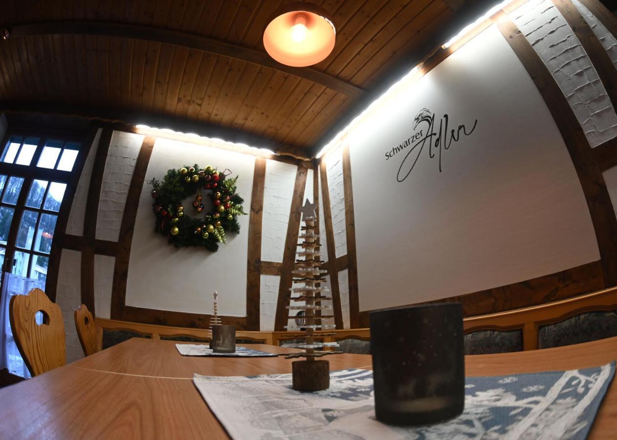 Gasthof & Pension "Schwarzer Adler" マッサーベルク エクステリア 写真