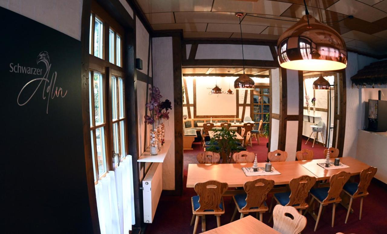 Gasthof & Pension "Schwarzer Adler" マッサーベルク エクステリア 写真