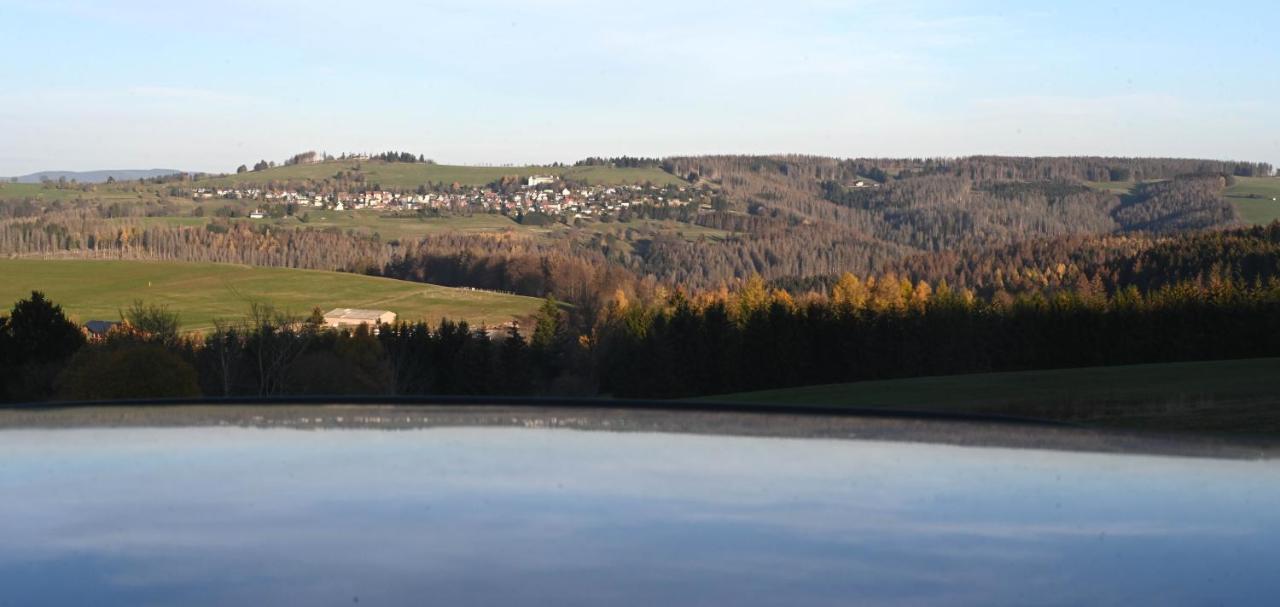 Gasthof & Pension "Schwarzer Adler" マッサーベルク エクステリア 写真