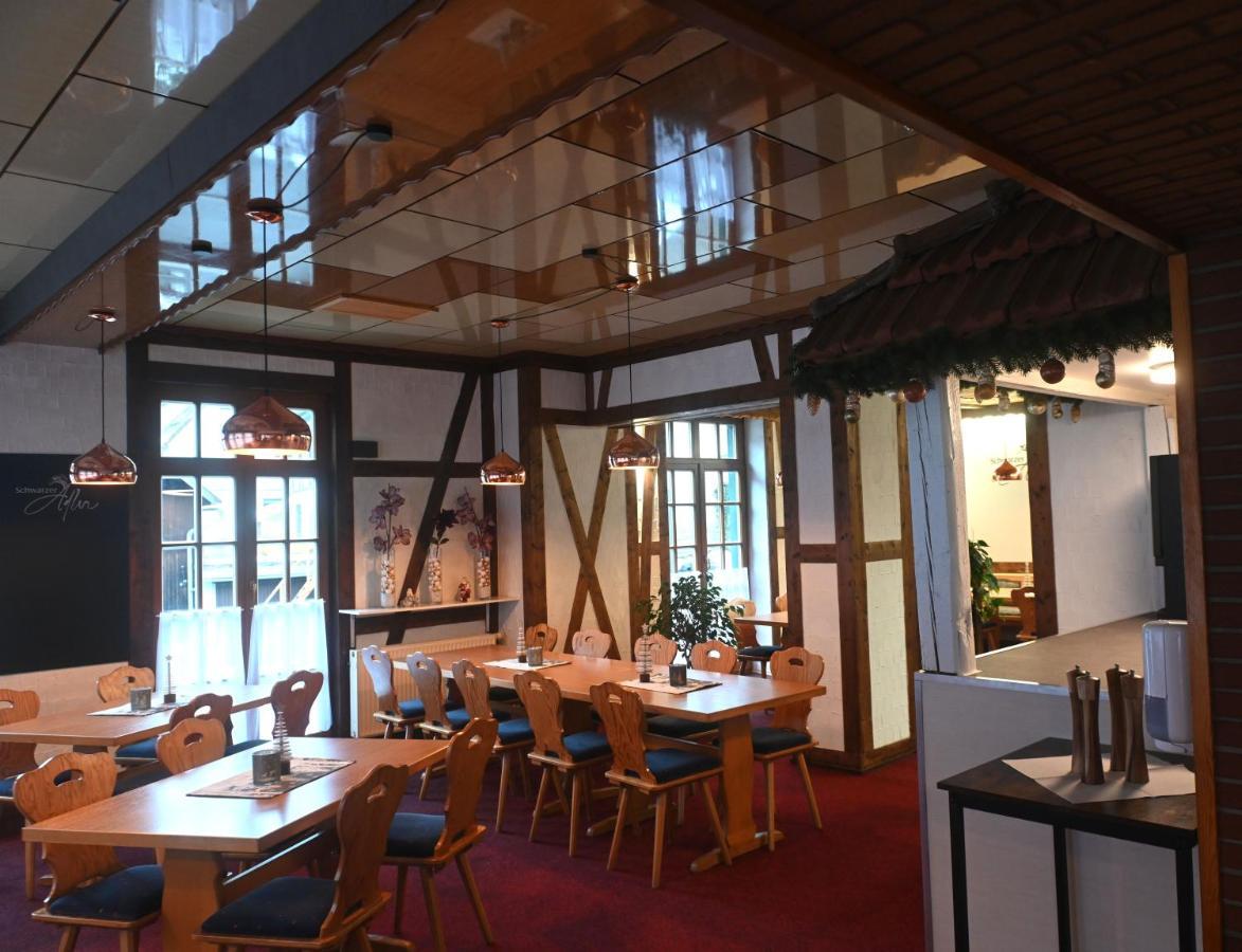 Gasthof & Pension "Schwarzer Adler" マッサーベルク エクステリア 写真